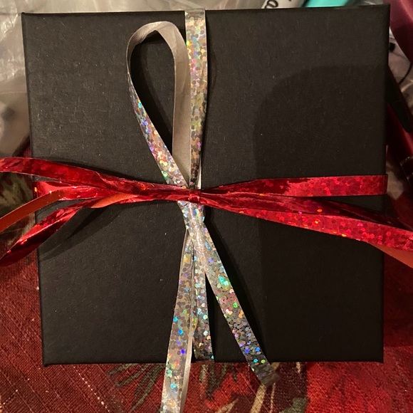 HD Wing Earrings - Picture 3 of 4